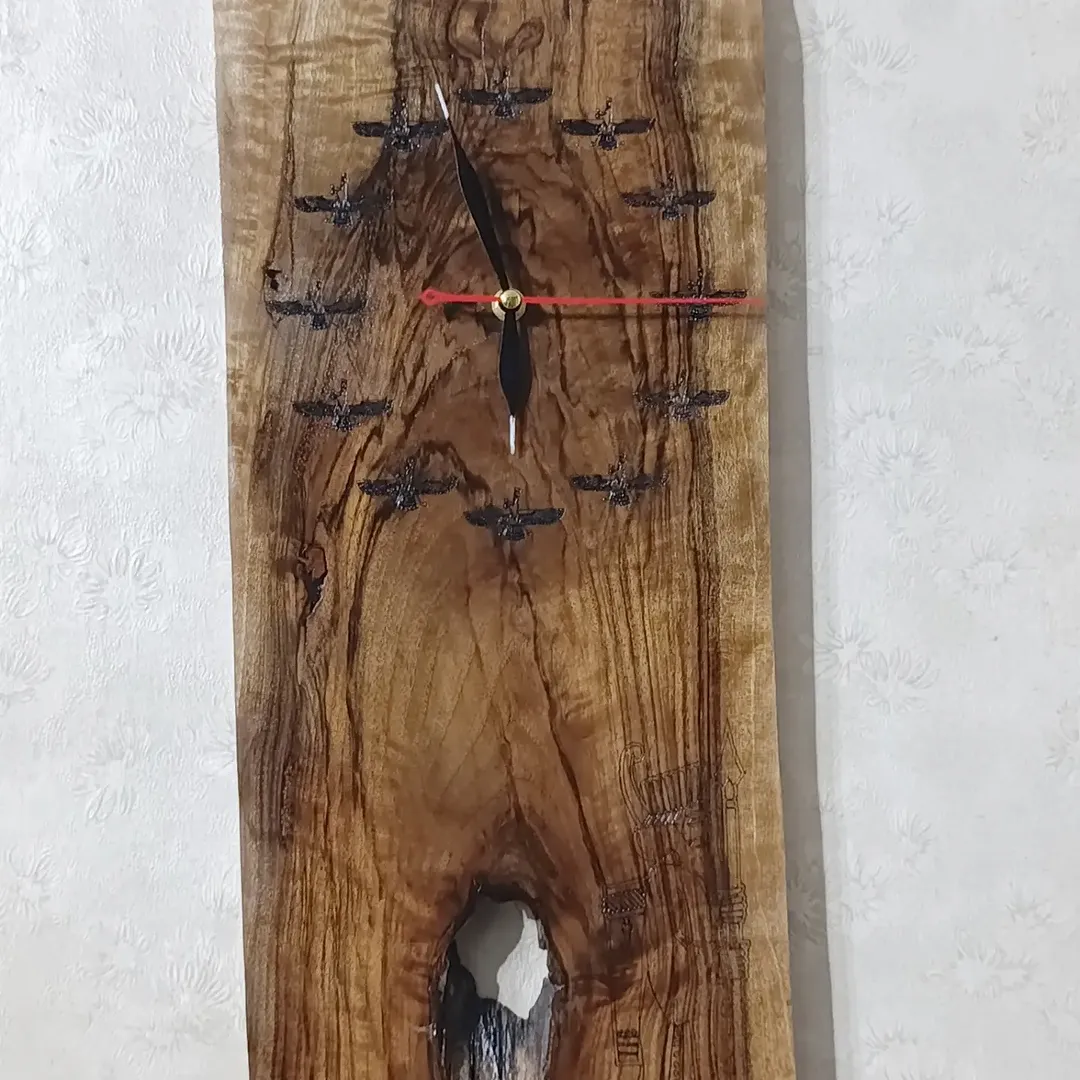 ساعت دیواری چوبی